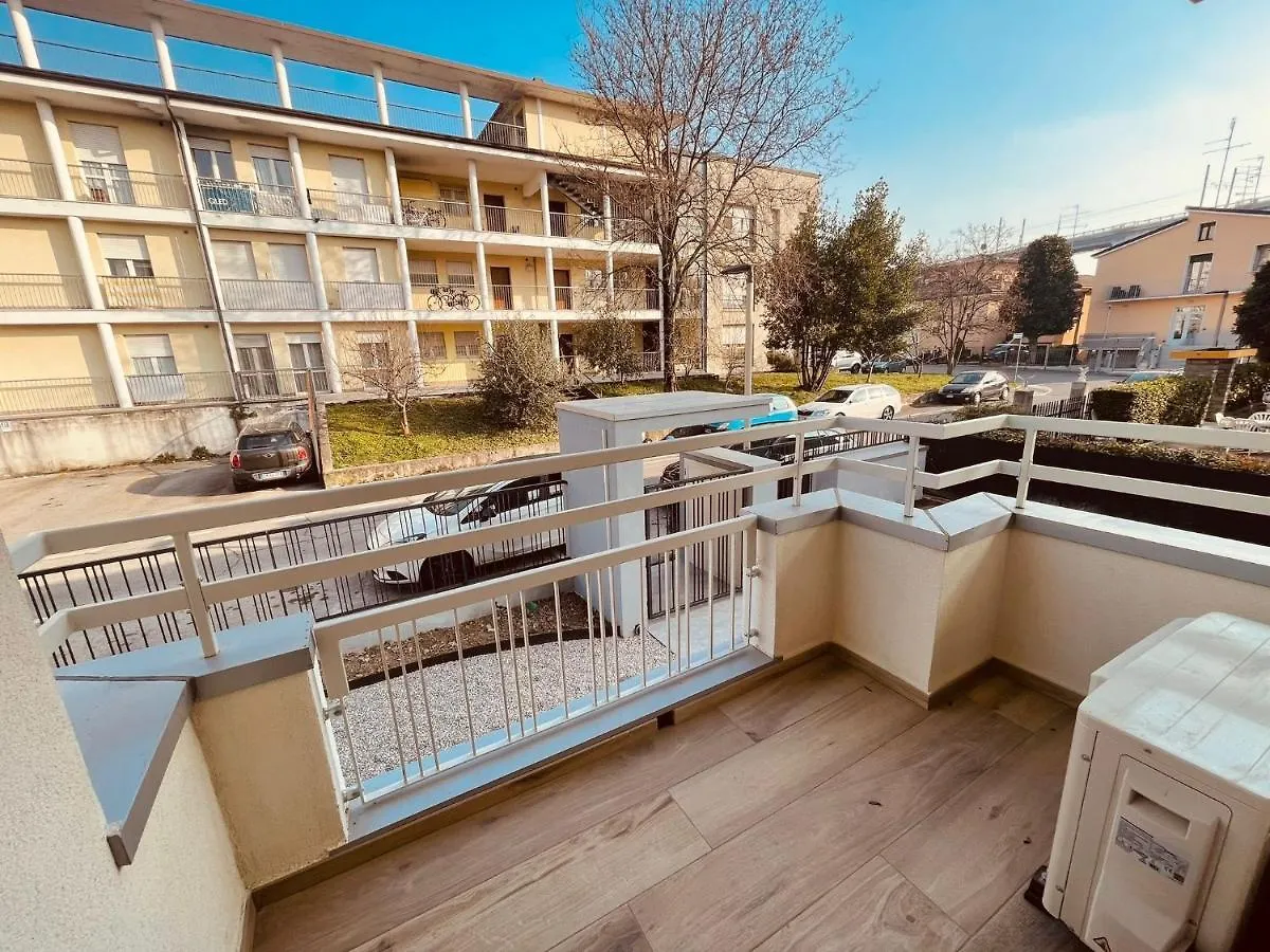 Gardenia Apartments Desenzano del Garda 0*,  Italia
